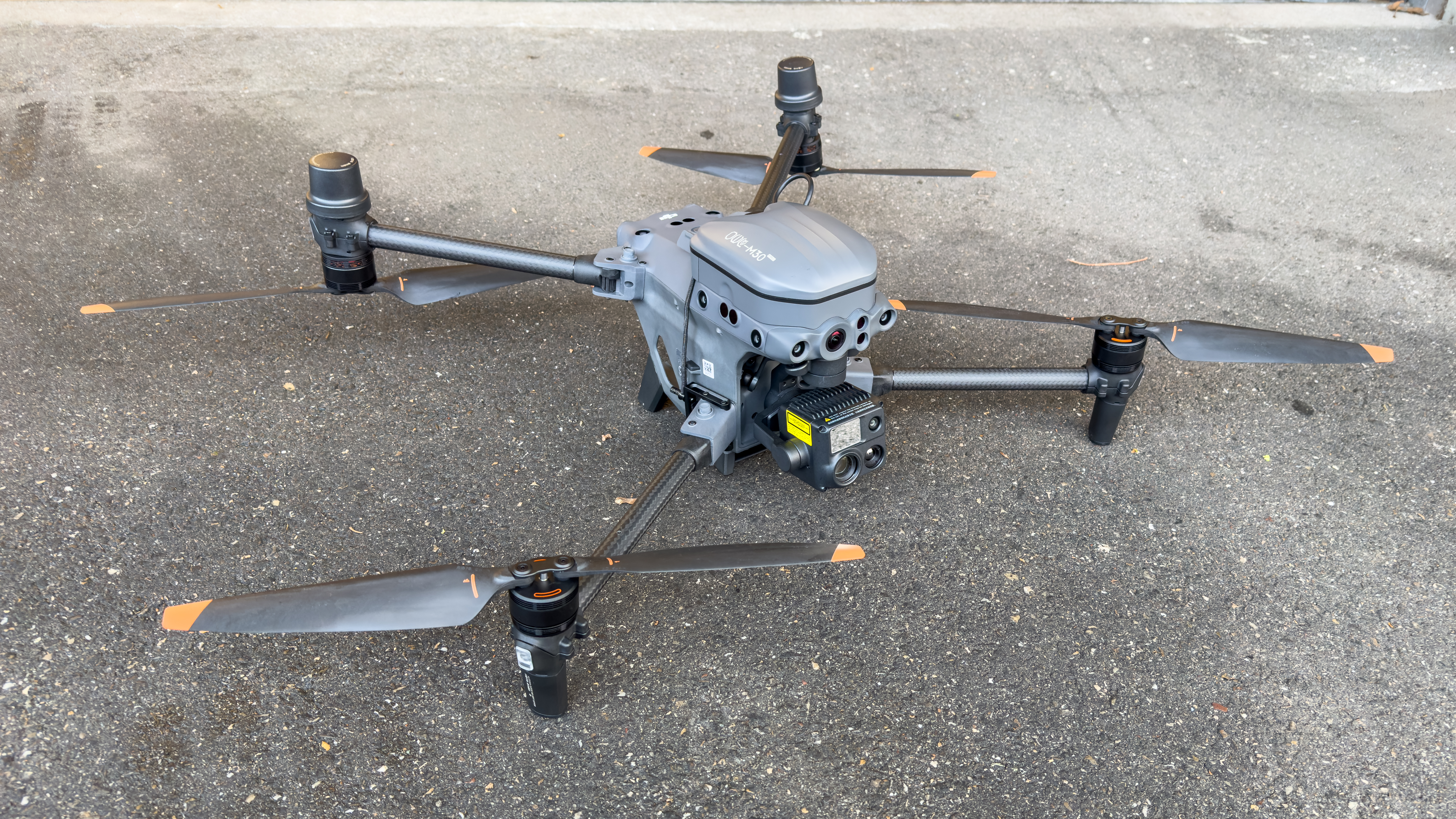 Dronesolutions, 2024
Zubehör: LED Scheinwerfer, Zoom- und Wärmebildkamera, Fallschirmset, Smart Controller, FLARM Modul, Akkus, Akku Ladekoffer