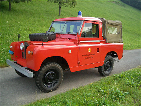 1962, 4 Zylinder Benzin, Allrad mit Geländeuntersetzung, Gewicht: 2.07 t, 7 Plätze