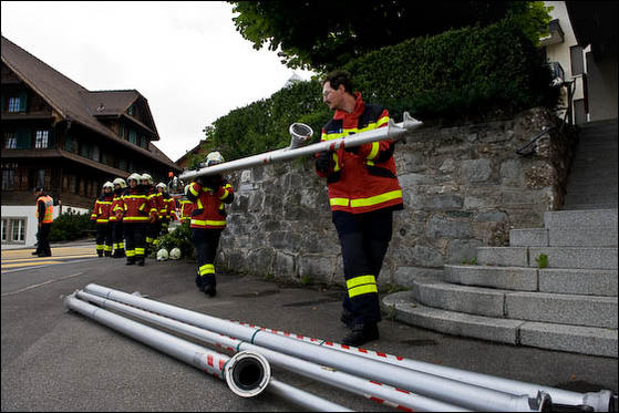 Elemente der Wasserbrücke werden bereitgestellt.