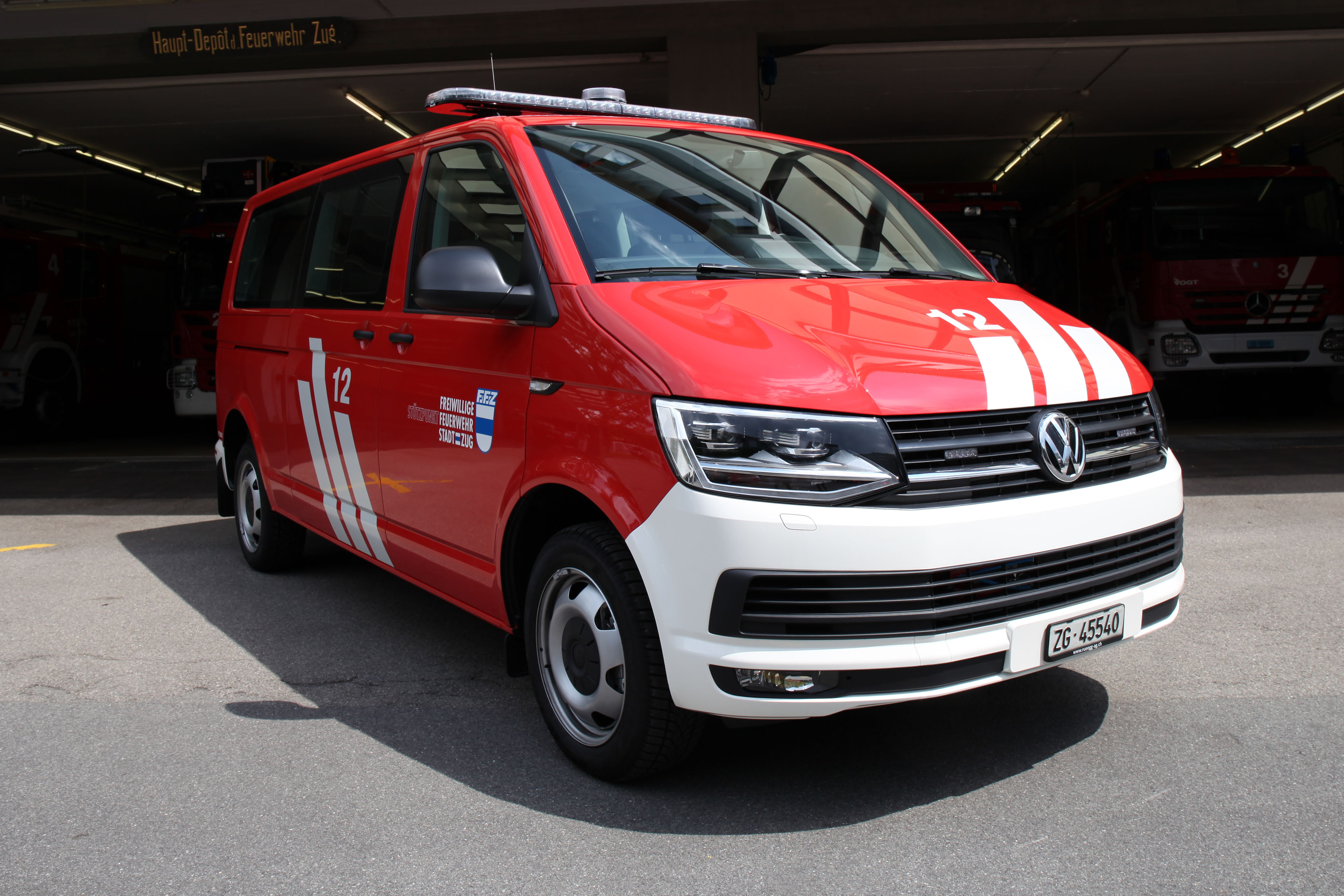 MTVW T6, 2016, 4 Zylinder Diesel, 204 PS, Allrad, Gewicht: 3.5 t, Länge: 5.3 m, Höhe: 2.2 m, Breite: 1.9 m, 9 Plätze
Aufbau: Stablampen, Faltsignal, Blitzleuchten, Handlampe, Handfunkgerät, Absperrband
