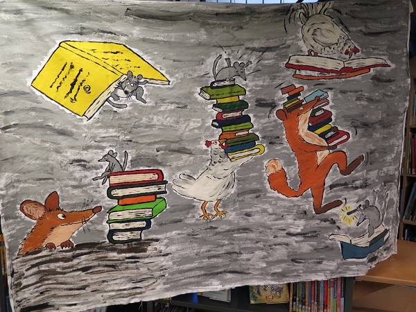 Fuchs, Maus und Huhn in der Bibliothek