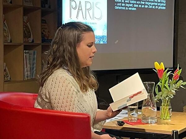 Tabea Koenig beim lesen