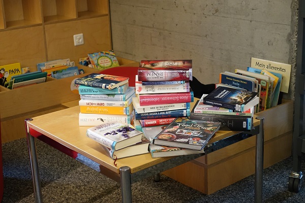 Bücher auf dem Tisch