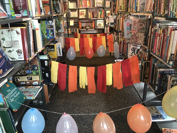 Kulisse mit 10 Burggespenstern